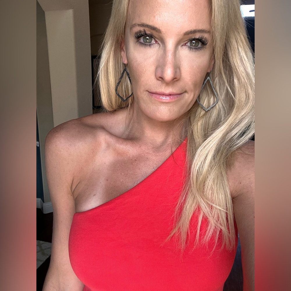 Meet your Posher, Gillian